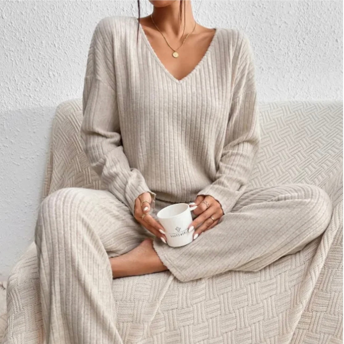 Kathy | 2-Piece Knitted Set with V-Neck