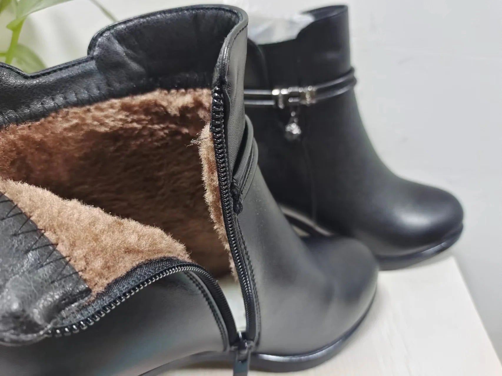 Frederika – Elegant lined winter boots with zipper